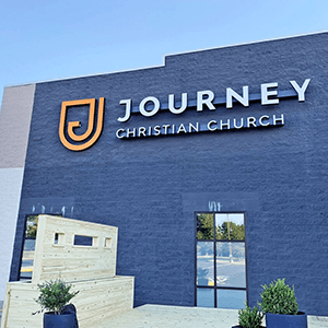 Outdoor Signs That Attract More Walk-In Customers for Local Businesses